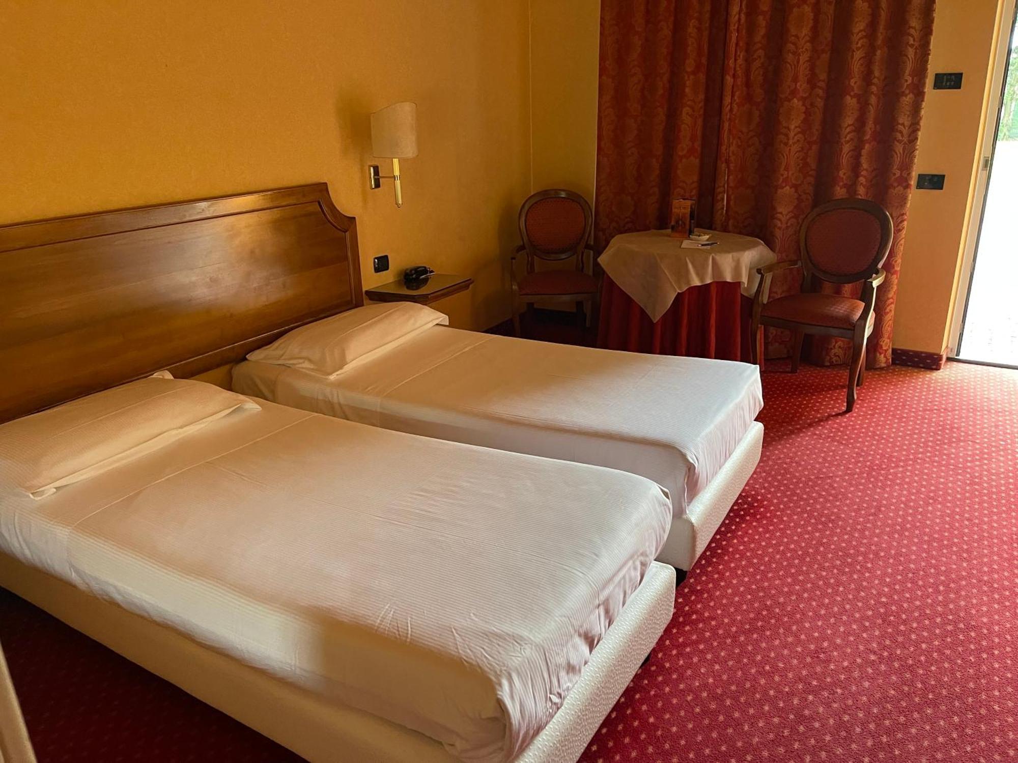 Hotel Don Carlo Брони Экстерьер фото