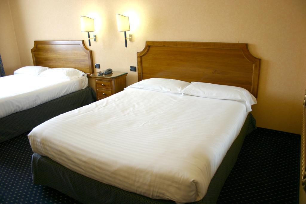 Hotel Don Carlo Брони Экстерьер фото