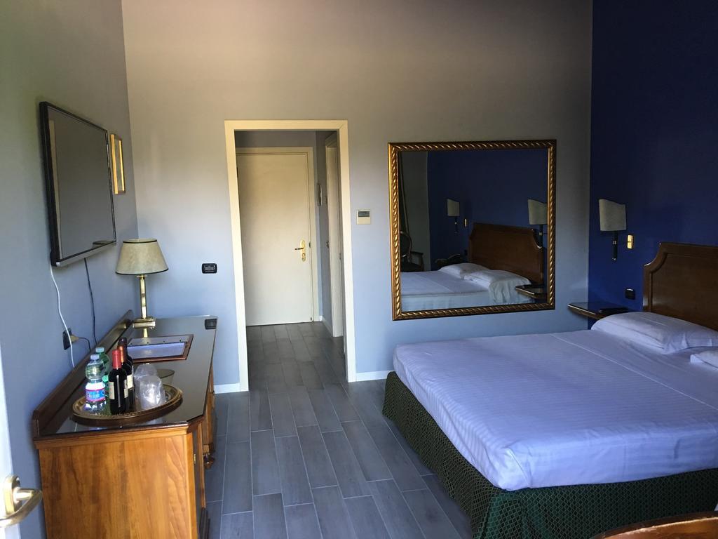 Hotel Don Carlo Брони Экстерьер фото