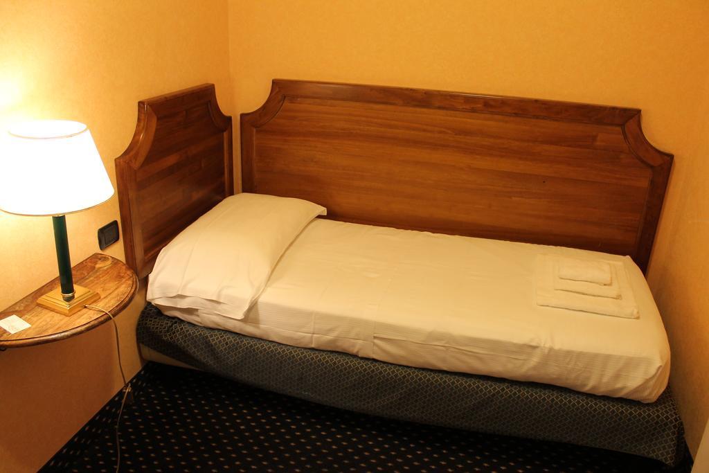 Hotel Don Carlo Брони Экстерьер фото