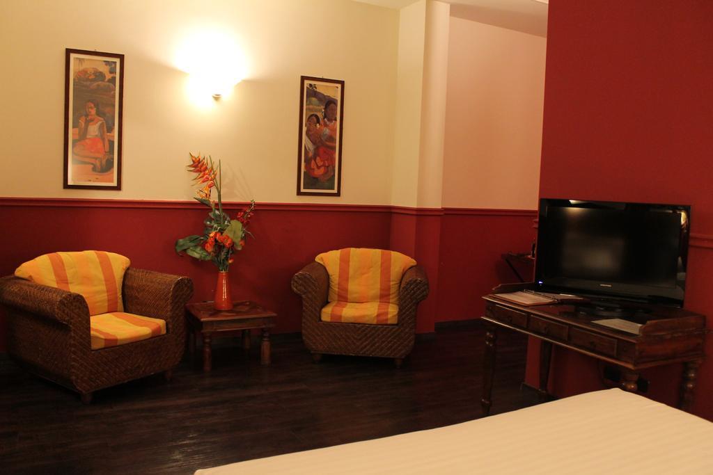 Hotel Don Carlo Брони Экстерьер фото