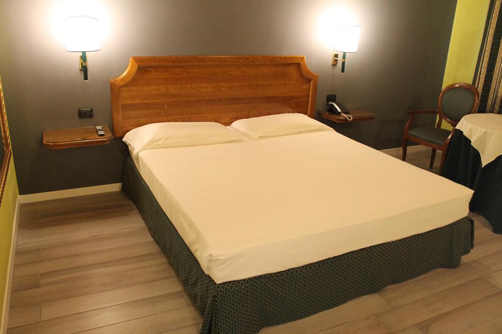 Hotel Don Carlo Брони Экстерьер фото