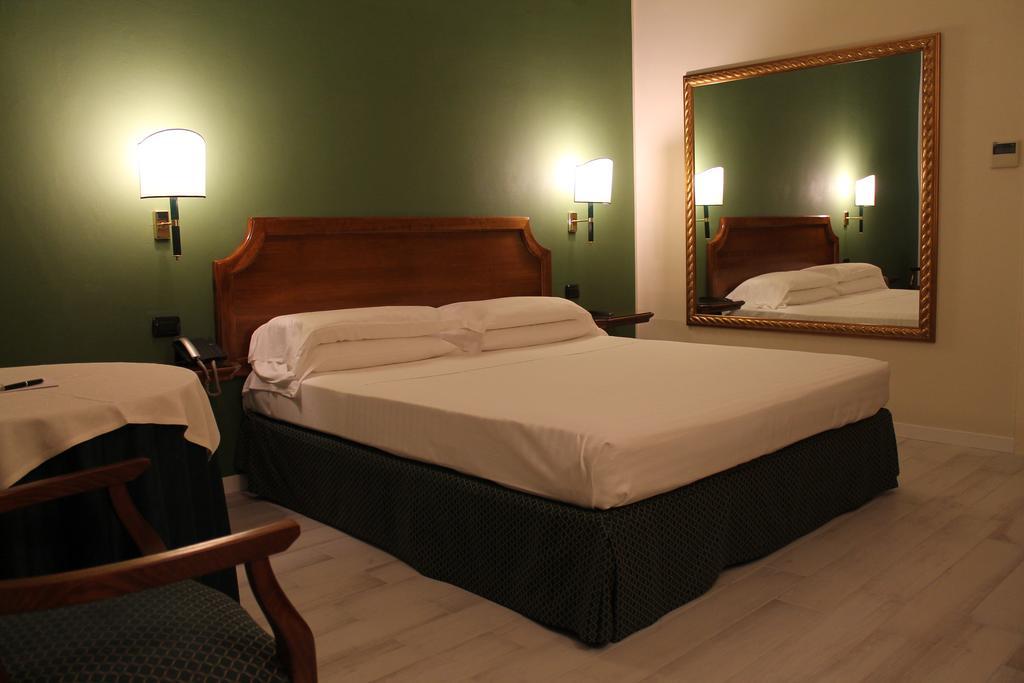 Hotel Don Carlo Брони Экстерьер фото